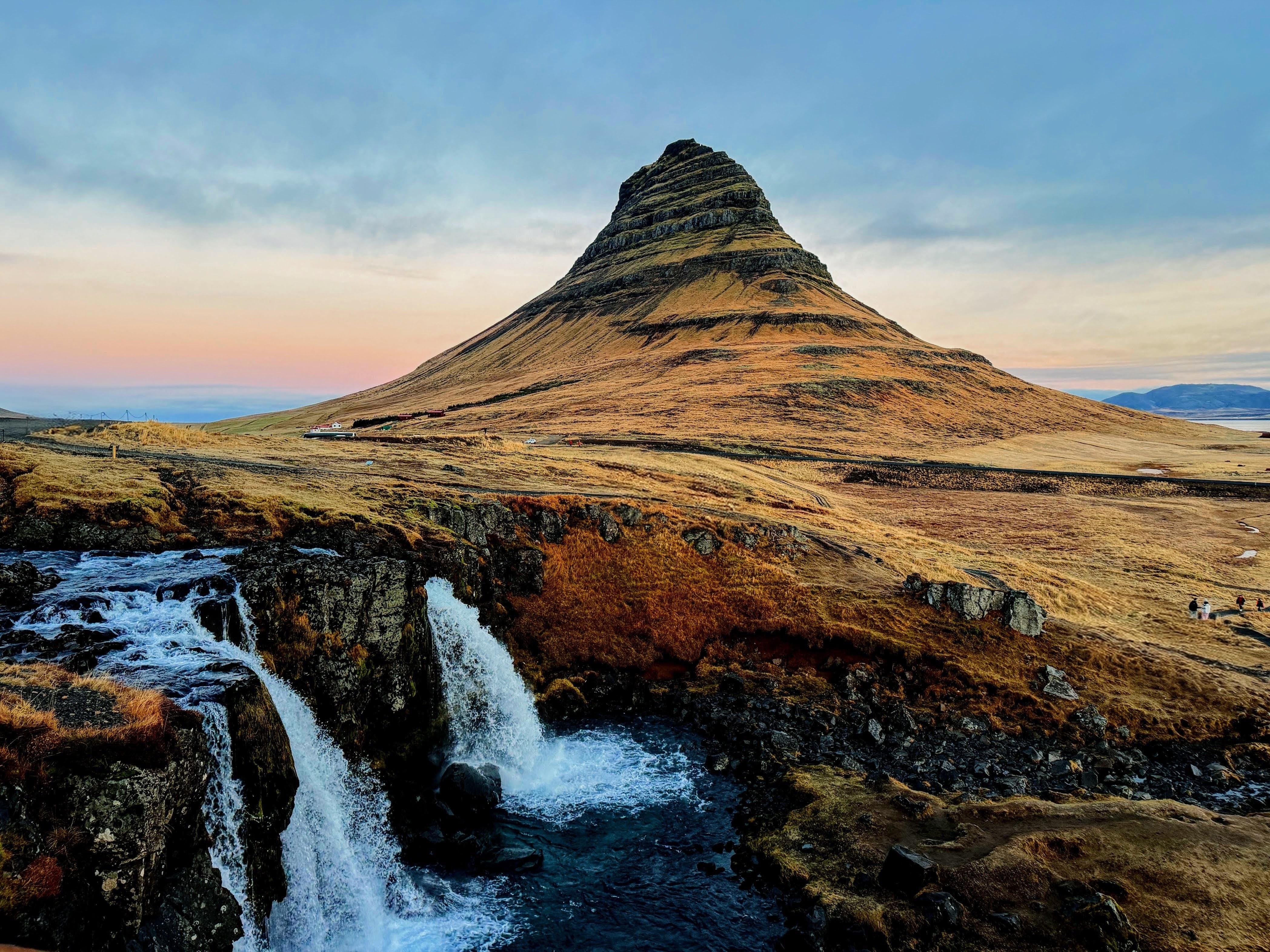 Kirkjufellsfoss｜Photographic Hotspot with Iconic Waterfall & Distinctly ...